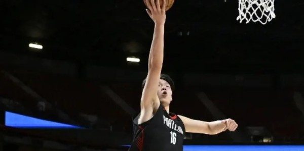 kaiyun-NBA生涯得分新高！杨瀚森15分+3记三分球，体能瓶颈成为隐患