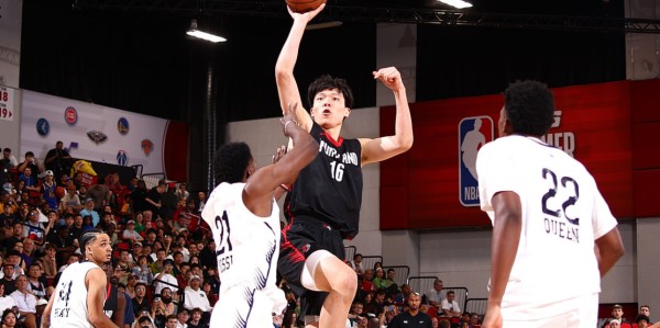kaiyun-NBA生涯得分新高！杨瀚森15分+3记三分球，体能瓶颈成为隐患